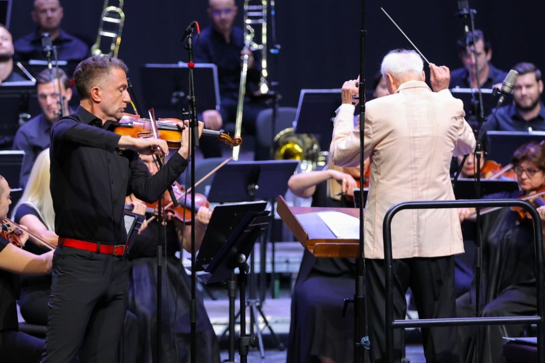 Orkestra Simfonike e RTSH mbyll stinën koncertore me një dedikim për Nikolla Zoraqin