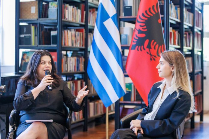 Griechische Botschafterin in COD: Kampf gegen Stereotype in Diplomatie und Gesellschaft