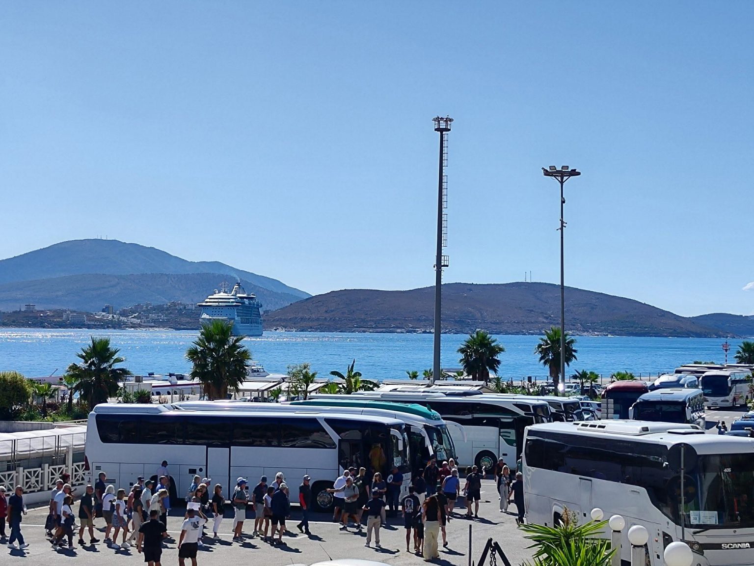 Kreuzfahrtschiff bringt 2.195 Touristen nach Saranda