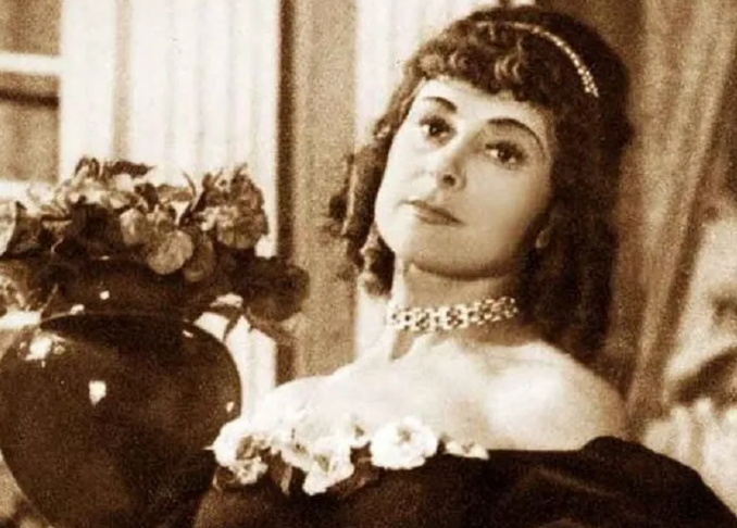 Marie Kraja, die Sopranistin mit der kristallklaren Stimme und Mitbegründerin des TKOB