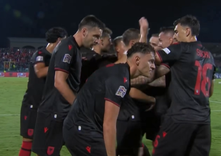 Albanien besiegte San Marino mit 3:0, die „Rotschwarzen“ übernehmen damit die Tabellenführung in der Gruppe