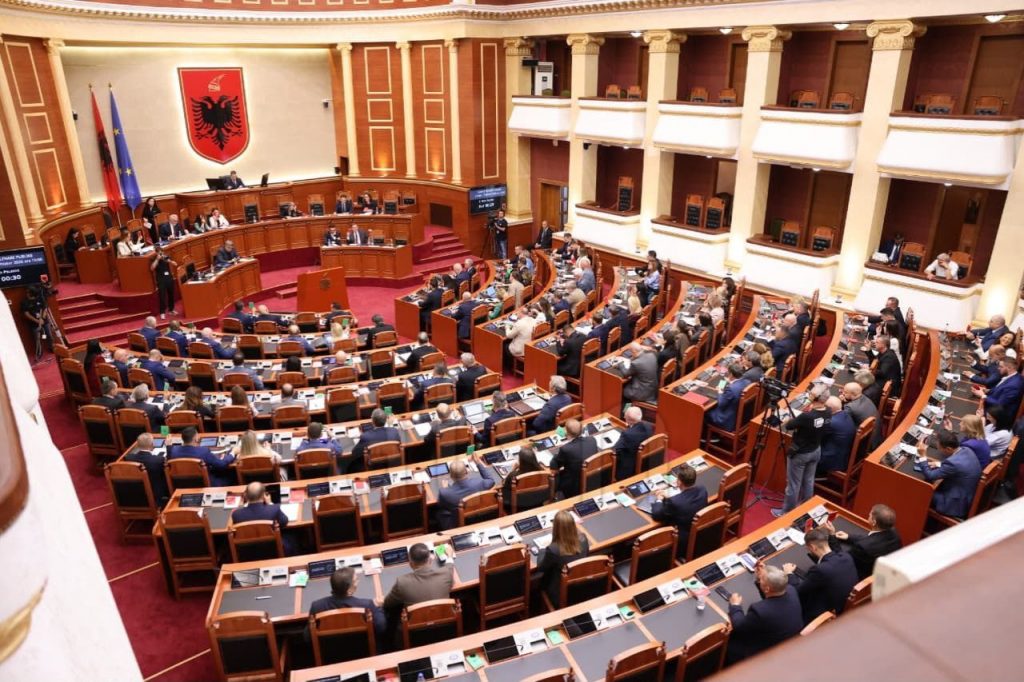 Erklärung der Versammlung zum Urteil des Haager Gerichtshofs: Wir werden unsere Maßnahmen mit dem Kosovo abstimmen, um das Unrecht zu beseitigen