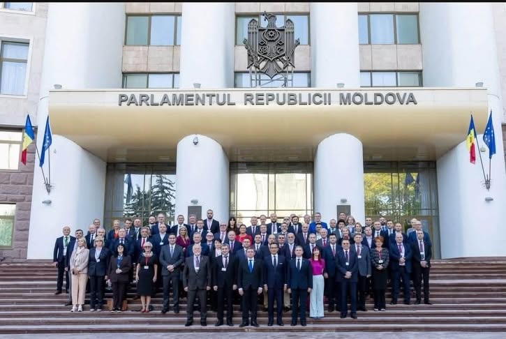 Albanische Delegation beim NATO‑Seminar in Moldau