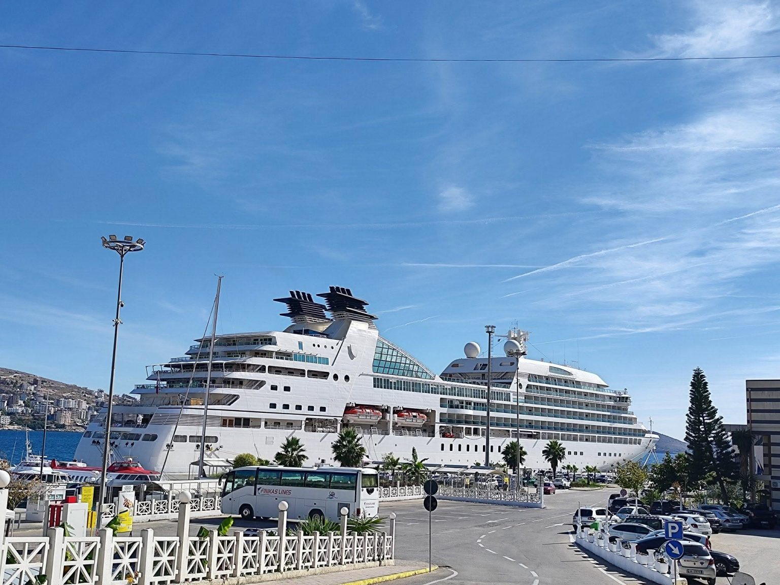 Saranda empfängt Kreuzfahrtschiff mit 446 Touristen