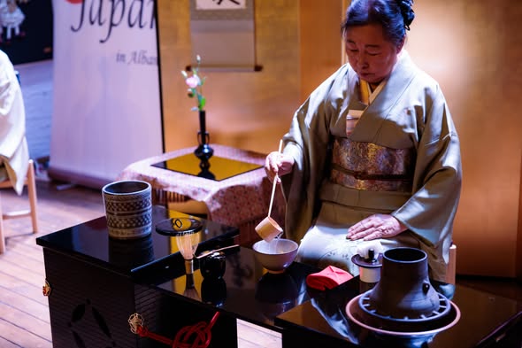 Teezeremonie bringt japanische Tradition und Philosophie nach Tirana