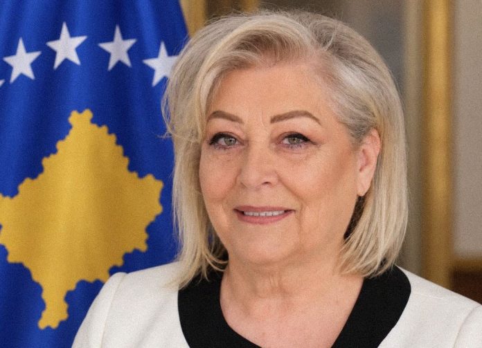 Der Präsident Begaj gratuliert Justina Shiroka-Pula zur Wahl als Präsidentin des Kosovo