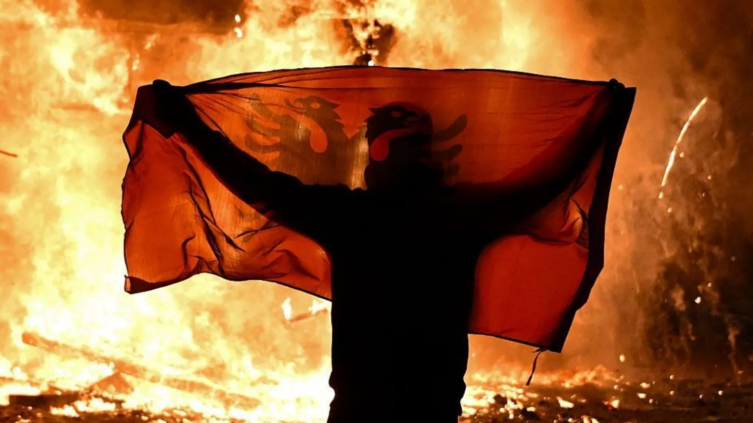 BBC-BERICHT: Proteste in Albanien eskalieren, während sich die Wut auf die Regierung im ganzen Land ausbreitet