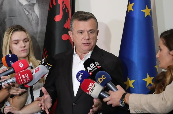 Albaniens sozialistische Mehrheit unterstützt den Plan, die Zahl der Gemeinden von 61 auf 46 zu reduzieren