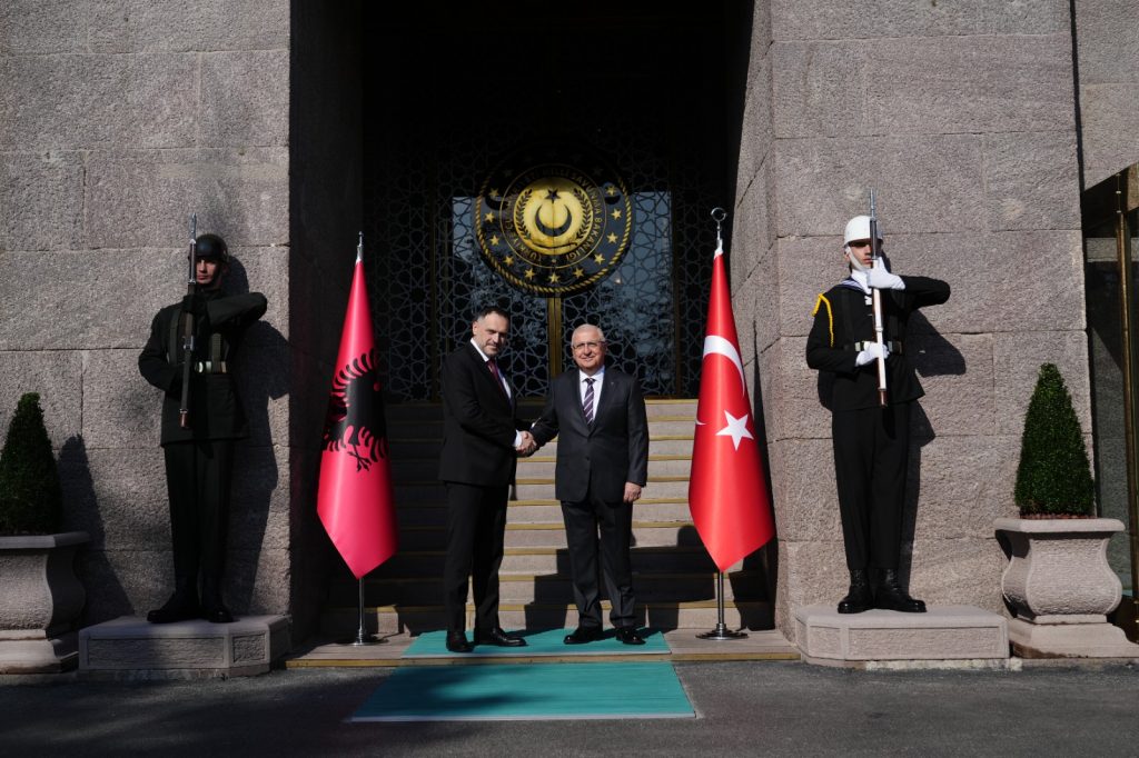 Die Verteidigungsminister Albaniens und der Türkei treffen sich in Ankara, um die strategische Partnerschaft zu stärken