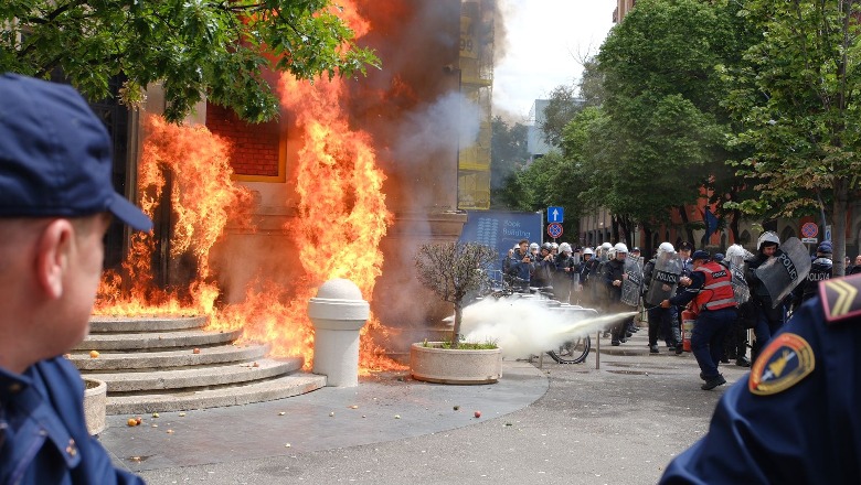 Peleshi ruft angesichts der Proteste zum Dialog auf: „Mit jeder Stunde, die verstreicht, wird es schwieriger“