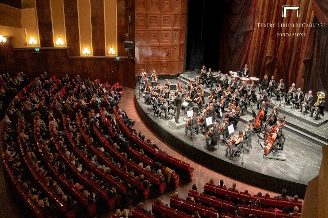 Online competition of classical music voices