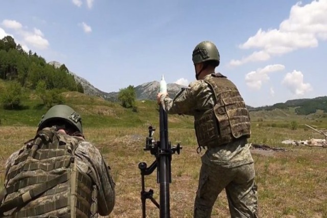 Albanian Ground Forces train Kosovo’s Security Force in a joint military action