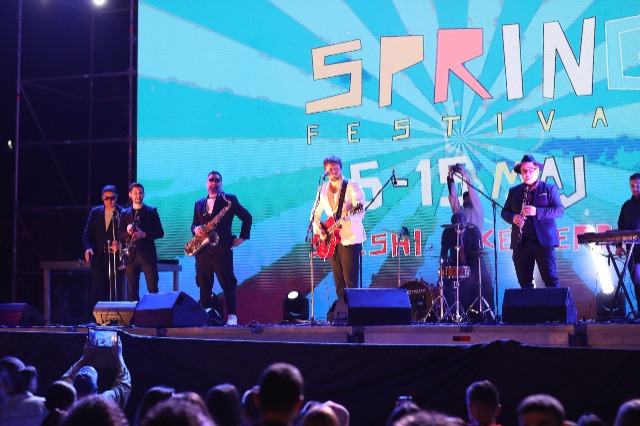 Electrifying atmosphere in the capital, ‘Spring Festival’ started at Skënderbej Square