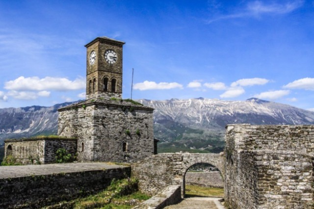 Gjirokastër, tourism even in winter, the castle of “Argjiro” is the most visited