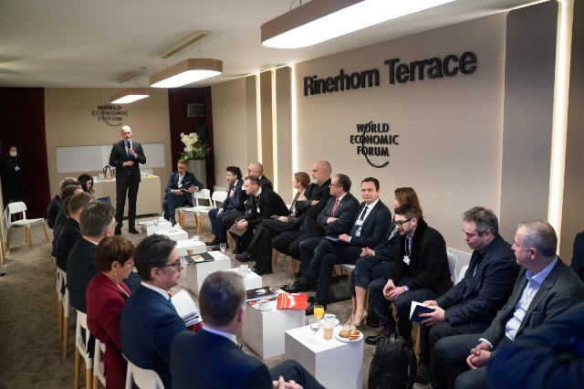 Kurti discusses at the World Economic Forum in Davos