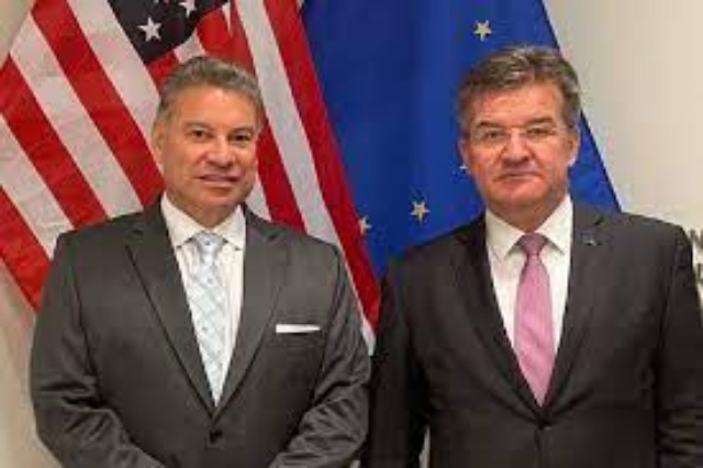 Tensions over license plates/  Lajčák and Escobar meet the Serbs in the north of Kosovo