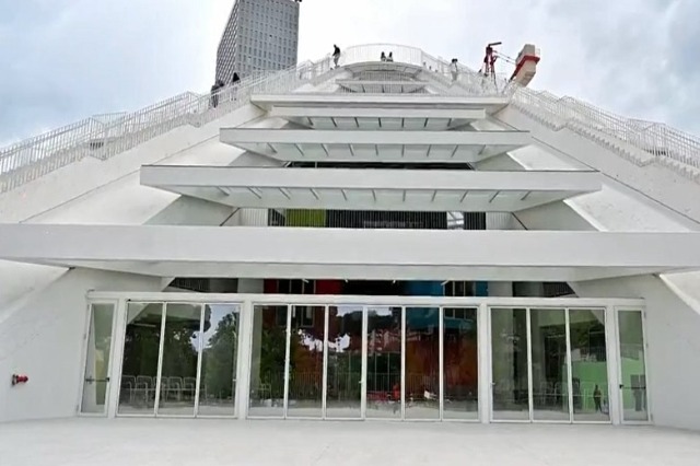 French media article about the Pyramid of Tirana: Ready to return to the center of technology as in Paris and Berlin
