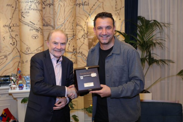 Veliaj presented the ‘Key to the City’ to the British researcher and author Timothy Garton Ash