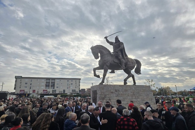 Skanderbeg Monument Inaugurated in Tuz, Montenegro on Albania’s Independence Day