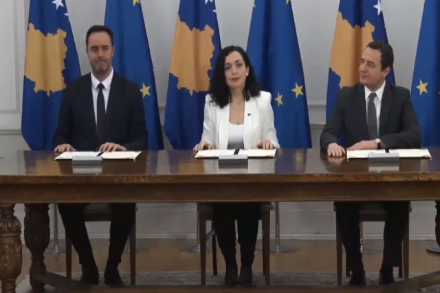 Kosova, the EU membership application document is signed