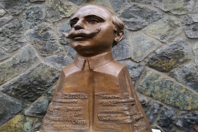 Bronze statue of Themistokli Germenji erected in Korca