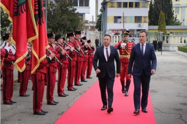 Earthquake/ Minister of Defense of Kosovo calls Peleshi: KSF ready to help Albania