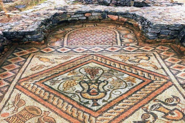 Mosaic in Paleochristian Basilica of Lin, open to public until the end of May