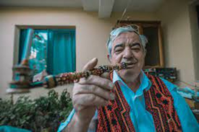 Isuf Skenderi, the master of preserving the centuries-old tradition of pipe carving