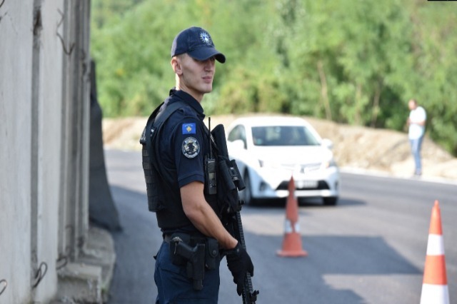 The border crossing point of Jarinja between Kosova and Serbia opens