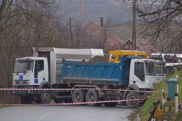 Tensions in the north of Kosova, Xhaçka: Dialogue with the US and the EU to find a solution