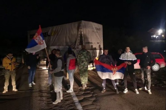 Tensions in the north of Kosova, barricades are also placed at the border point of Merdare