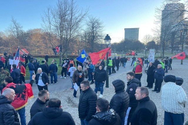 Protest before the court in The Hague, the Albanian diaspora in support of the former leaders of the KLA