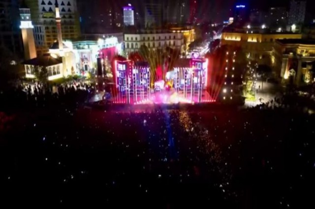 Tirana Kicks Off Holiday Festivities with Magical Concert at Skënderbej Square