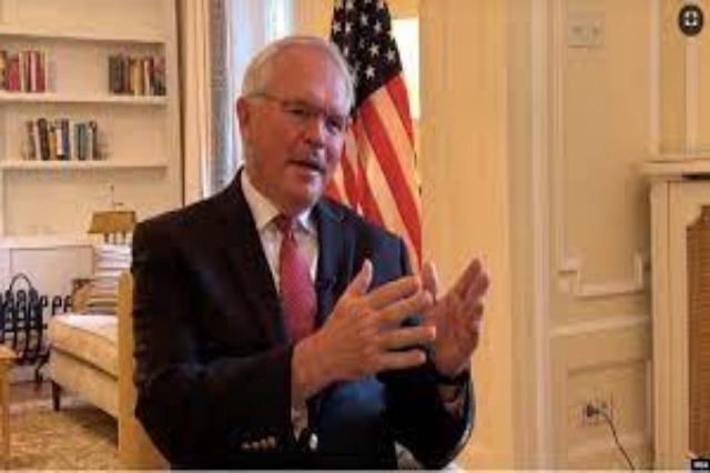Christopher Hill stated that Belgrade and Pristina should do more to resolve controversial issues
