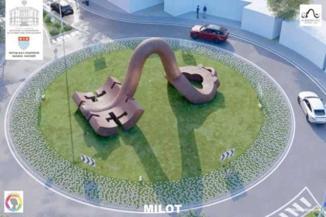 “The Albanian Key” sculpture Is being erected at the entrance of Shkodra