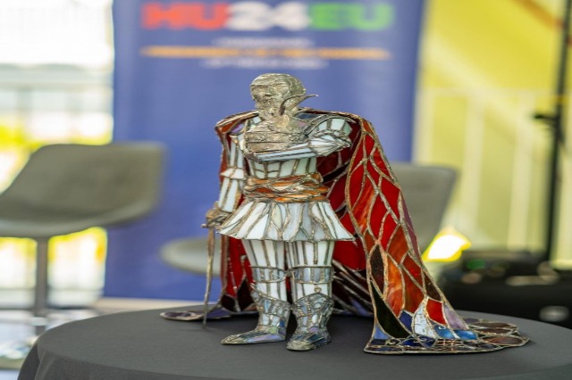 Hungarian Cultural Week: Glass Art by Yvette Botz at Tirana’s Pyramid
