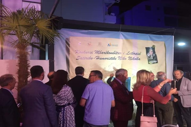 The first satirical-humorous literature competition was held in Pogradec, who are the two winners