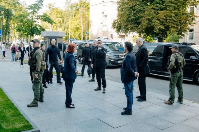 Prime Minister Rama and Dritan Abazovic arrive in Kiev to hold a meeting with Zelensky