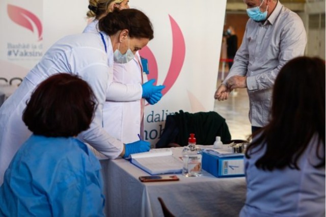 Kosovo starts the vaccination of the elderly