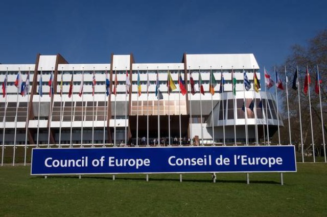 EU Council has decided to lift visa requirements for Kosovars holding Serbian passports.