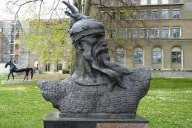 The statue of our national hero, Gjergji Kastrioti Skënderbeu is placed today in the central park of Budapest