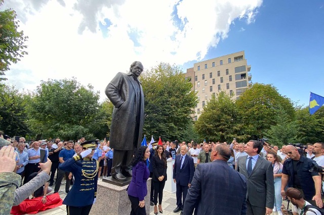 Statue of Former President Rugova Unveiled in Podujevë