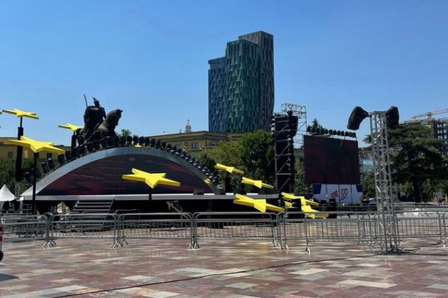 Big concert today at Scanderbeg Square on 100th anniversary of Albania-USA relations and opening of negotiations