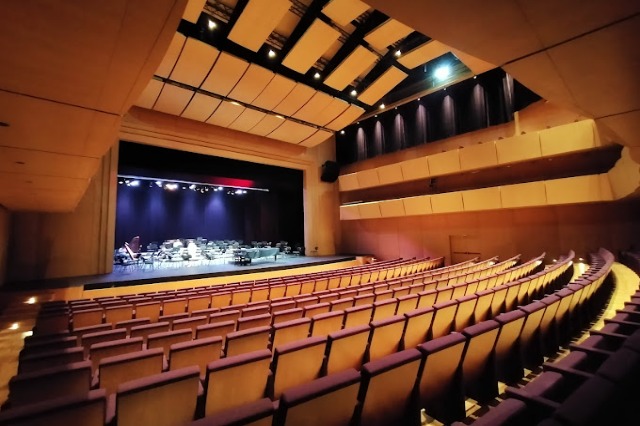 The stage sets of three operas by Puccini arrive at the National Theatre of Opera and Ballet