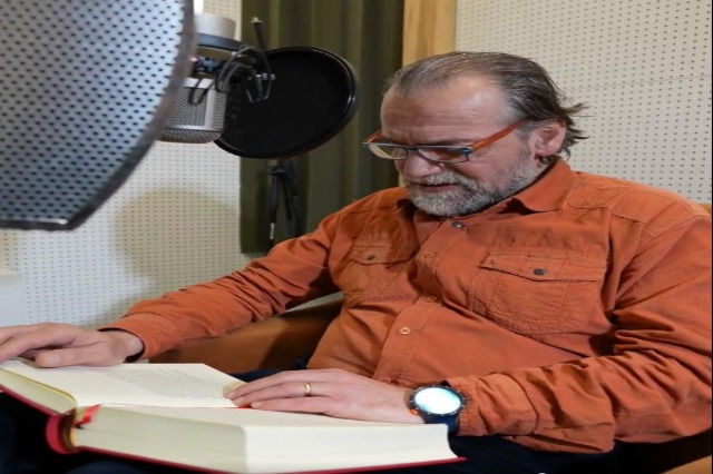 “Donate Your Voice”, actor Alfred Trebicka contributes to the digital audio library for visually impaired children