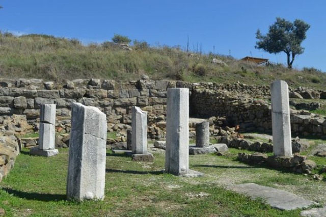 The “House with Two Peristyles” in Ancient Finiq