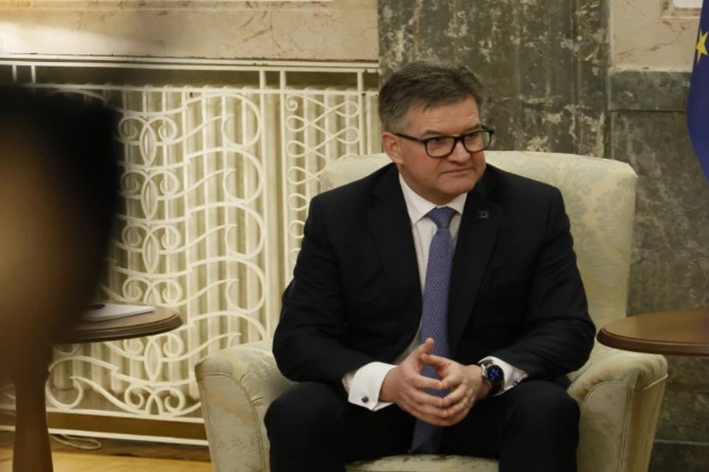 Kosovo-Serbia meeting/ Lajcak: The dialogue to continue on Monday, leaders will have to deal with the agreement
