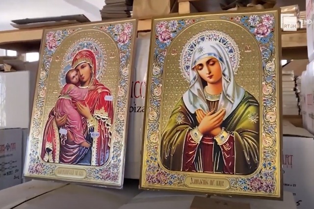 Icon producer in Pogradec, the only certified one in Albania