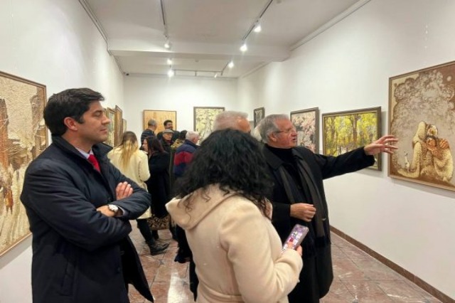 Roland Karanxha Opens “The Old Palette” Exhibition on Christmas Day