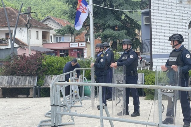 The reduction by 25% of the presence of the Kosovo Police in municipal facilities in the north starts today